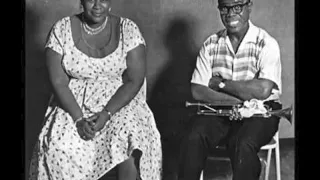 Who Walks In When I Walk Out (1953) - Ella Fitzgerald and Louis Armstrong