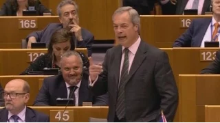 Schlagabtausch im EU-Parlament: Farage stellt Forderungen, Juncker kontert