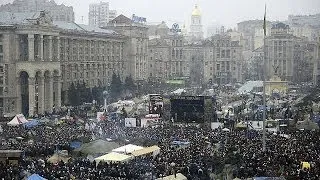 Ukrainian protesters demonstrate in support of axed Russian TV station