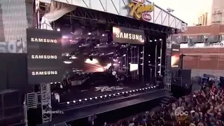 Nick Jonas And Tove Lo - Performing 'Close'