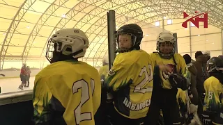 Юные хоккеисты скрестили 🏒 клюшки