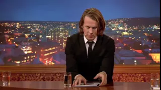 Musician gets bored during Norwegian talkshow