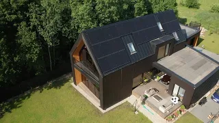 Saulės elektrinė + šilumos siurblys = taupus namas