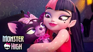 Draculaura Unlocks New Spells! w/ Clawdeen & Frankie | Monster High