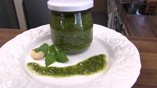 Brennnessel Pesto selbst herstellen: Als Dip, Brotaufstrich oder mit Pasta