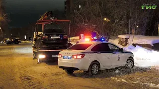 В Самаре эвакуировали мешающие уборке снега автомобили
