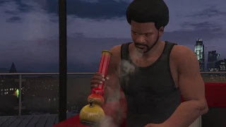 Grand Theft Auto 5 - Franklin use bong