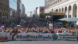 Thousands march in Berlin climate protest