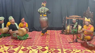 Selampik, Mengadap Rebab dan Tari Inai