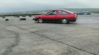 toyota corolla ae86 drifting