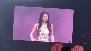 BLACKPINK- PLAYING WITH FIRE+JENNIE SPEAKING FRENCH, Accor Arena, Day2, Paris, Born Pink Tour 12/12