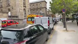 Видео с места нападения на полицейский участок  во Франции