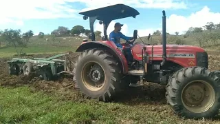 ARANDO A TERRA DE TRATOR, PARA PLANTAR BATATA DOCE