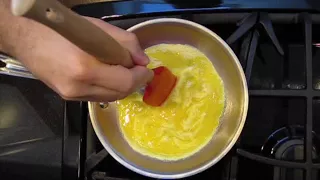 Scrambled Eggs Using Stainless Steel Pan
