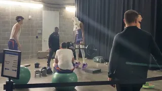 Kevin Durant and Suns lifting weights after win vs Warriors