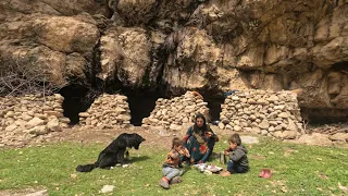 The daily life of a nomadic woman and three children ۲۰۲۳