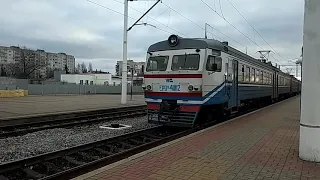 Электропоезд ЭР9П-4002 сообщением #6484 Святогорск-Купянск прибывает на станцию Купянск-Узловой