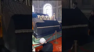 Bursa'nın manevi önderi resulun torunu emir sultan Hz türbesi ve camii içi