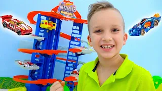 Влад и Никита играют в автомойку и строят город Hot Wheels