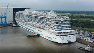 Ausdocken AIDA cosma. Der Neubau verlãsst der Meyer Werft in Papenburg.