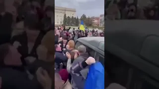 Hero’s welcome for Ukrainian troops in Kherson