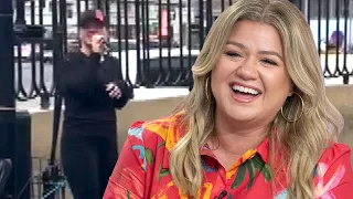 Kelly Clarkson SHOCKS Fans With UNEXPECTED Karaoke on Las Vegas Strip!