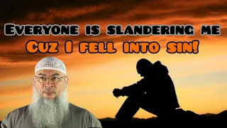 A practicing Muslim fell into sin, now everyone is slandering him, what to do? - Assim al hakeem