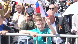 На торжественном параде ко Дню Победы в Ульяновске почтили трудовой подвиг горожан