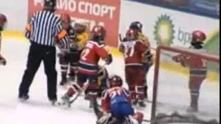 драка маленьких хоккеистов young hockey brawl Funny прикол