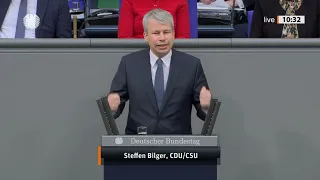 Anträge zu bezahlbarer und klimafreundlicher Mobilität im Parlament beraten