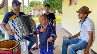 EDYR VAQUEIRO CANTA UMA MÚSICA QUE FAZ PILILIU CHORAR | VISITA NA FAZENDA