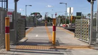 Woonona - Pedestrian level crossings do work!