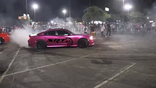 HELLCAT CHARGER OWNER SHOWS OFF THEIR SWINGING SKILLS IN FRONT OF HUNDREDS AT A LOCAL CAR MEET!
