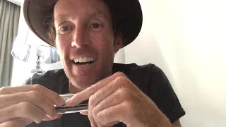 How to play harmonica and beatbox