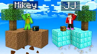 Mikey DIRT POOR vs JJ DIAMOND RICH SKYBLOCK Survival Battle ! - Minecraft (Maizen)