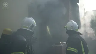 У Хмельницькому під час пожежі в гуртожитку врятовано двох громадян