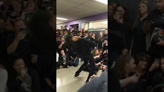 Les twins dance performance at l'école LeBlanc