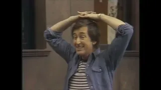Sesame Street - Bob sings "Follow the Leader" to the kids (1976)