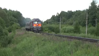 ТЭП70-0355 с пригородным поездом.