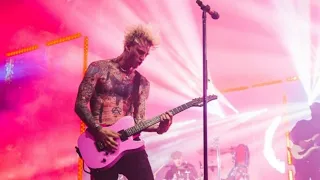 Machine gun kelly and travis Barker performance on AMA 2020 / bloody valentine /my ex's best friend.