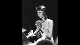 David Bowie - Rock N Roll Suicide (Live 1973, Detroit)