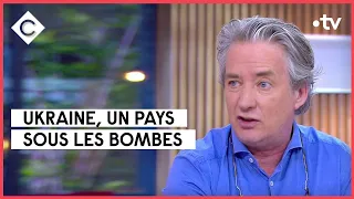 Comment les Ukrainiens organisent la résistance ? , avec Nicolas Poincaré - C à vous - 22/03/2022