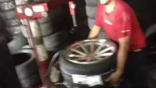 Tire Stretching 245:35:20 on 10.5.MOV