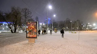 Дворец Молодёжи в Екатеринбурге вечером