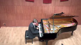 Liszt: La Campanella. Petr Akulov
