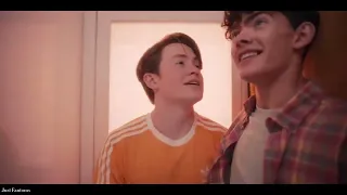 Nick & Charlie going to a purikura booth| Photo Kiss Scene | Heartstopper