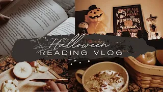 Halloween Reading VLOG | Apple Cinnamon Oatmeal, Vintage Halloween Decor & The Graveyard Book