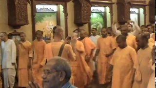 Radhanath Swami`s ecstatic dancing in Chowpatty