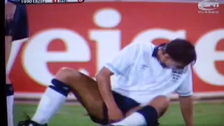 Gary Lineker takes a shit and wipes his arse on the pitch - World Cup 1990
