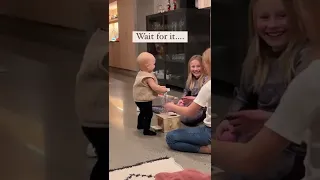 Big sisters were overjoyed to see their baby brother's first steps ❤️ 📽️ natural_born_parenting